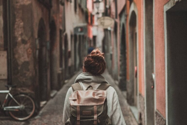 Os 5 países mais seguros para mulheres viajarem sozinhas – 10/04/2023 – Turismo