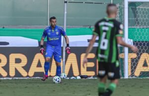 Fábio se torna 3º goleiro do mundo com mais jogos sem sofrer gol na história