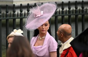 Katy Perry zomba após virar meme na coroação de Charles 3º – 06/05/2023 – Celebridades
