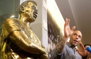 Mausoléu de Pelé, em Santos, é aberto para visitação do público; veja fotos