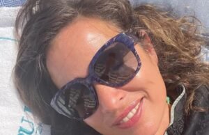 Filha de Mick Jagger é presa por agredir policial em Ibiza, diz jornal