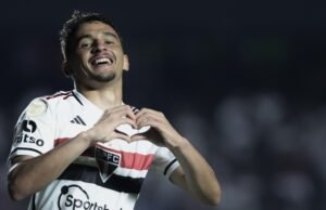 Sem perder com Dorival no comando, São Paulo vence Goiás pelo Brasileirão e entra no G-4