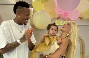 Após polêmicas, Militão e Karoline comemoram 11 meses da filha juntos