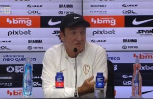 Athletico-PR negocia com Cuca para substituir Paulo Turra