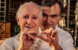 Zé Celso se casa em cerimônia com protesto contra Silvio Santos