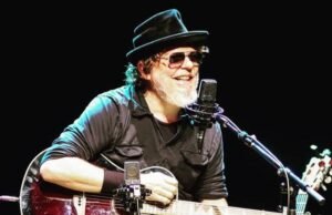 Saiba por que vocalista do Titãs está com a voz rouca nos shows