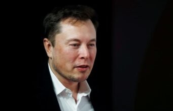 Musk diz que Twitter perdeu 50% da receita de publicidade e continua com caixa negativo