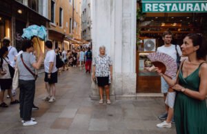 ‘Attenzione, pickpocket’: Quem é a mulher por trás do meme – 29/07/2023 – Você viu?