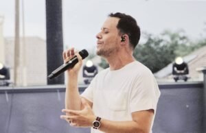 André Valadão emite nota após travesti afirmar que fez sexo com pastor