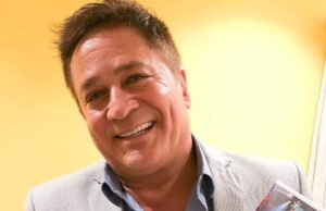 Vídeo. Leonardo cai de escada na saída de show e assusta a produção