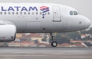 Piloto passa mal em voo comercial e morre após pouso – 16/08/2023 – Mundo