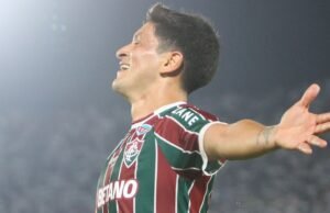 Cano brilha, ultrapassa Paulinho, e se isola na artilharia da Libertadores