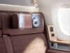 Guarda-roupa, porta e encosto com saída de som: como é o voo de luxo na primeira classe do novo avião da JAL | Turismo e Viagem