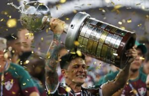 Novo troféu? Entenda ‘mudança’ na taça da Libertadores entregue ao Fluminense