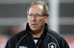 John Textor, dono da SAF do Botafogo, dispara contra torcida organizada