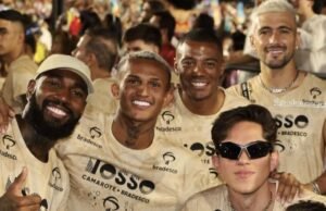 Veja jogadores curtindo o Carnaval pelo Brasil