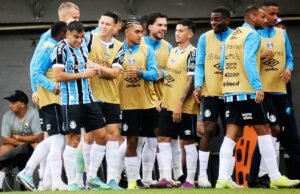 Grêmio vence Caxias e abre vantagem na semifinal do Gauchão