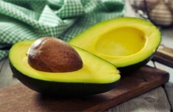 Como amadurecer abacate com 5 métodos práticos