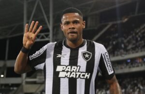 Botafogo recusa proposta do Cruzeiro pelo atacante Júnior Santos