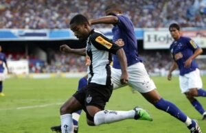 Ex-Galo relembra expulsão por entrada em Kerlon Foquinha