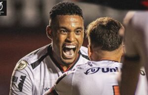 Alerrando, do Vitória, empata com Yuri Alberto na artilharia do Brasileirão