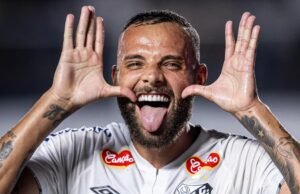 Guilherme imita Neymar em comemoração, “pede” contratação, mas despista